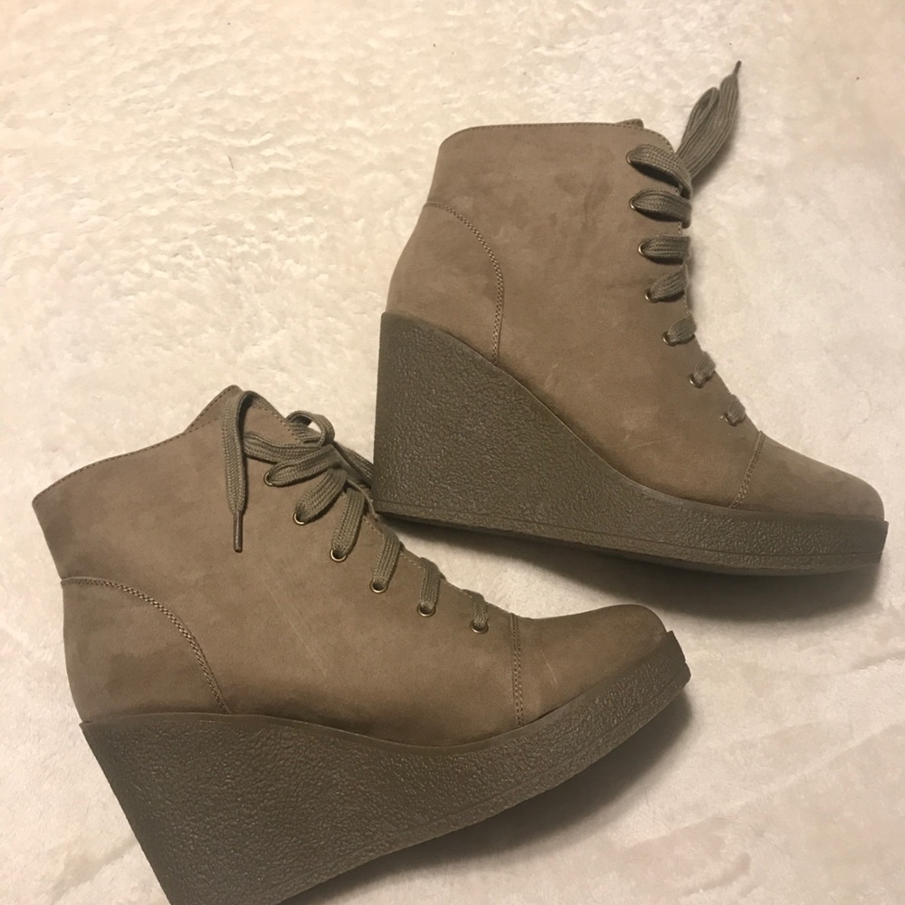 Wedge lace up boot